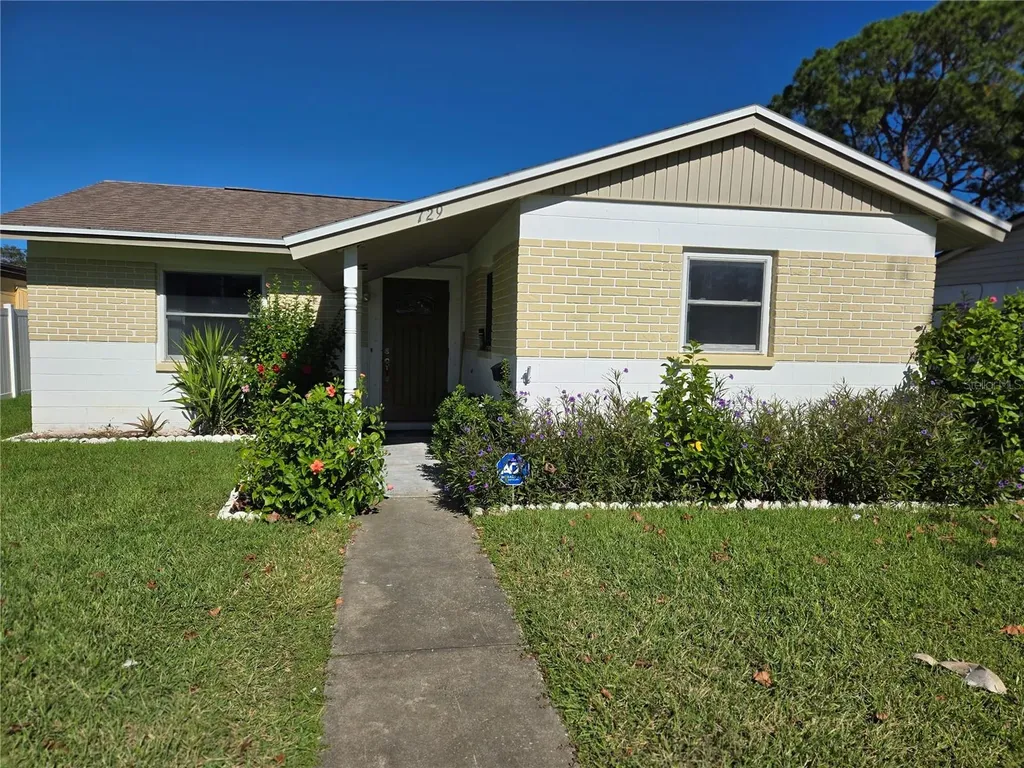 729 Lynndale Street N St Petersburg FL 33703