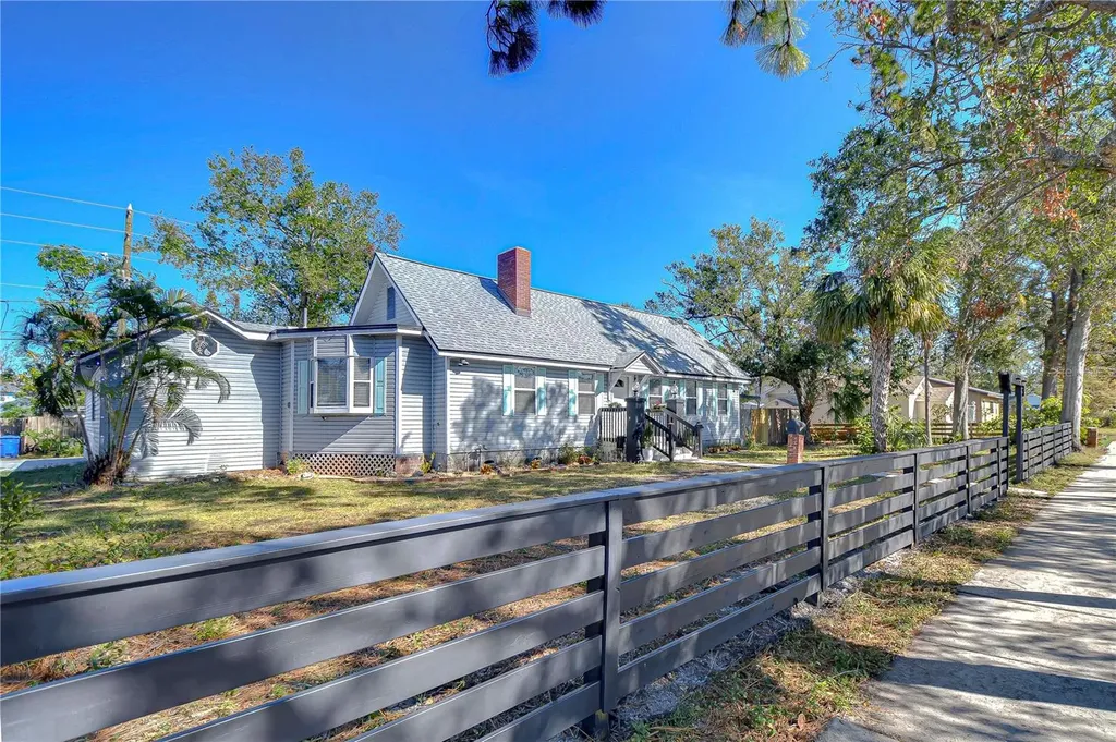 5347 Dartmouth Avenue N St Petersburg FL 33710
