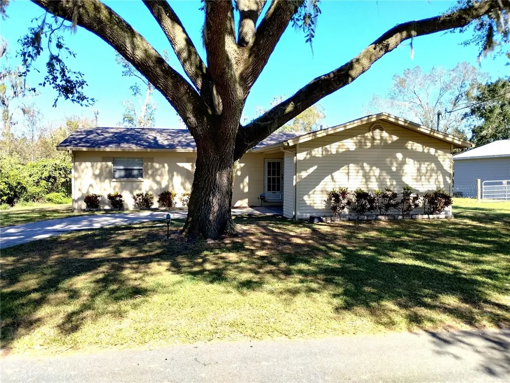 906 Oakland Heights Avenue Plant City FL 33563