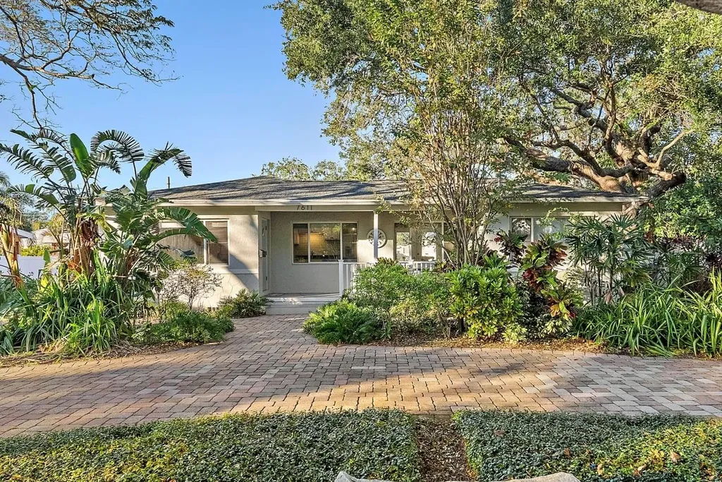 7611 Dartmouth Avenue N St Petersburg FL 33710