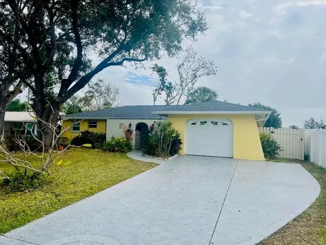 719 Wood Lane Sarasota FL 34237