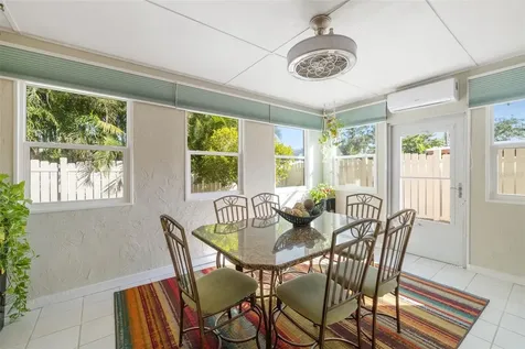 719 Wood Lane Sarasota FL 34237