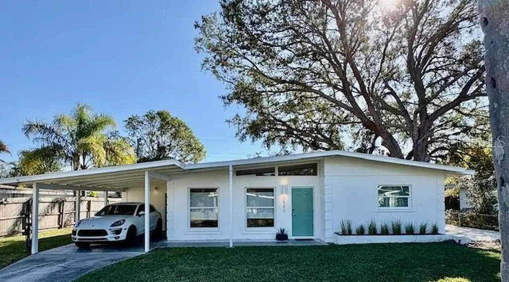 2946 Bay Street Sarasota FL 34237