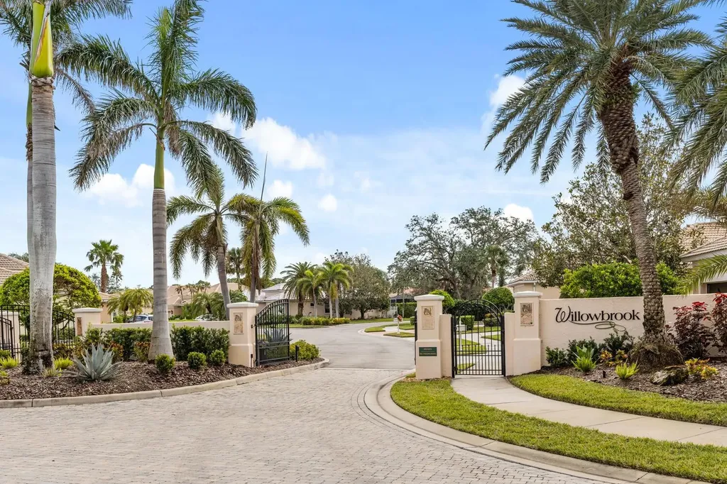 9143 Willow Brook Drive Sarasota FL 34238