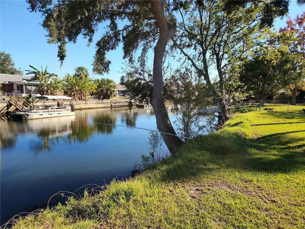 3879 N Seminole Point Crystal River FL 34428