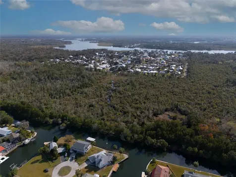 3879 N Seminole Point Crystal River FL 34428