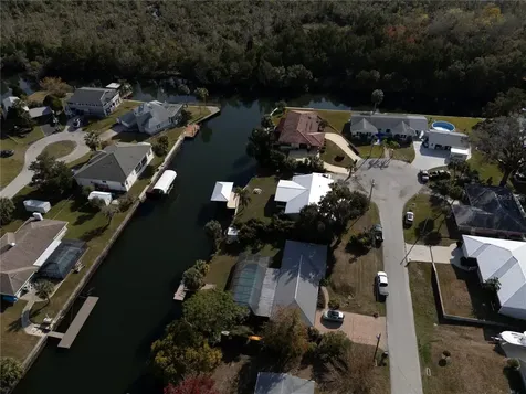 3879 N Seminole Point Crystal River FL 34428