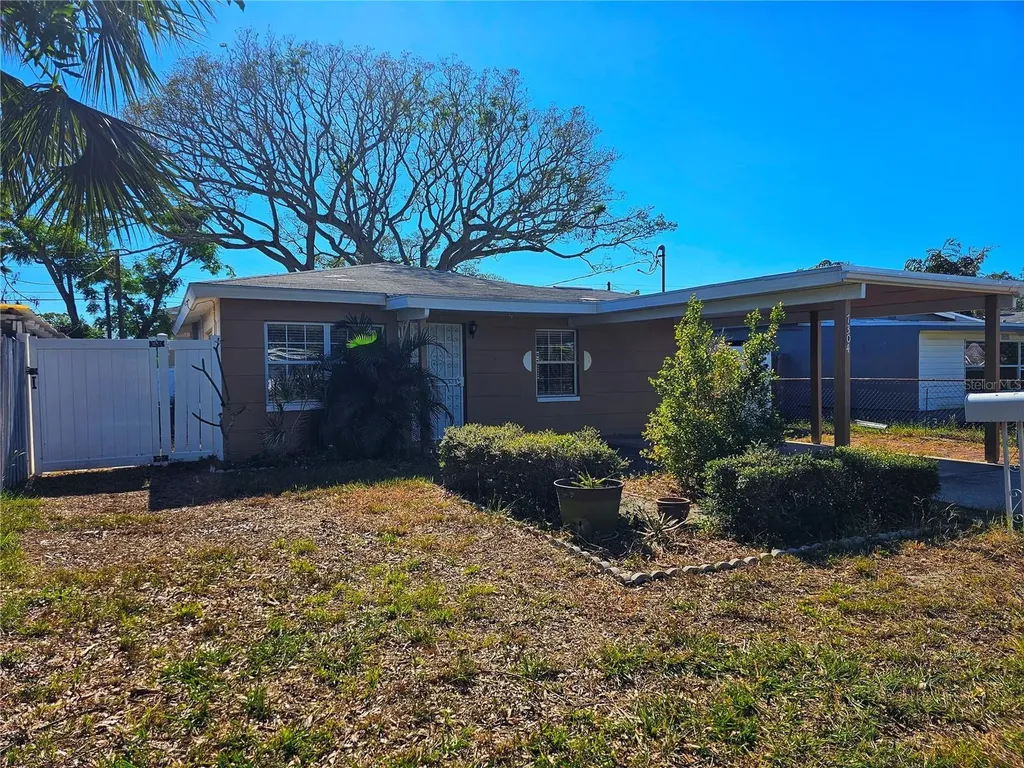 7304 36th Avenue N St Petersburg FL 33710