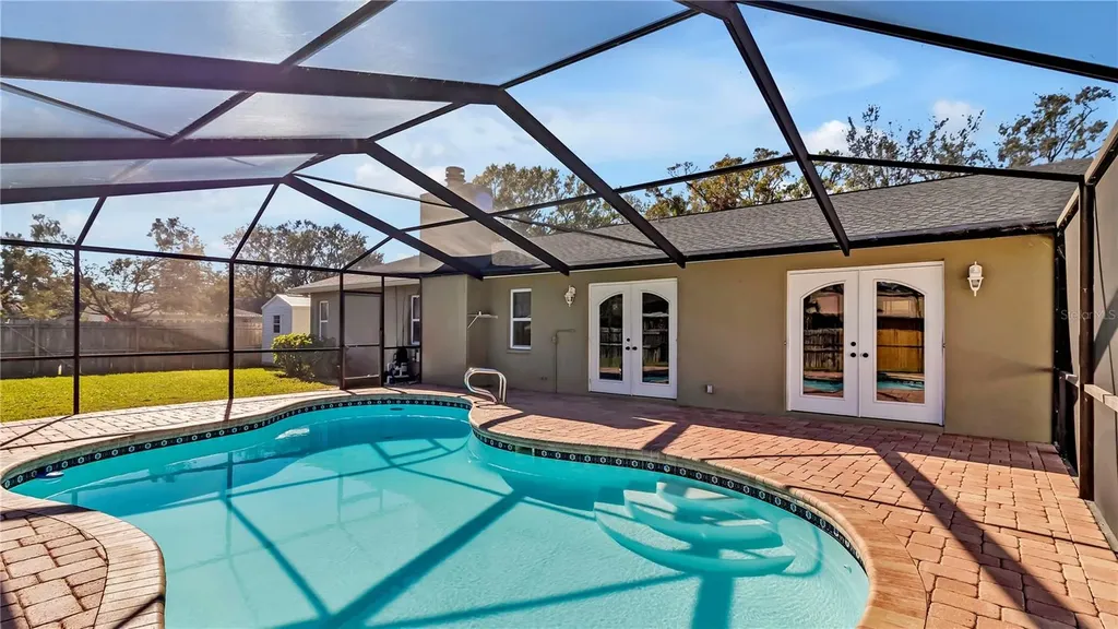 7801 17th Way N St Petersburg FL 33702