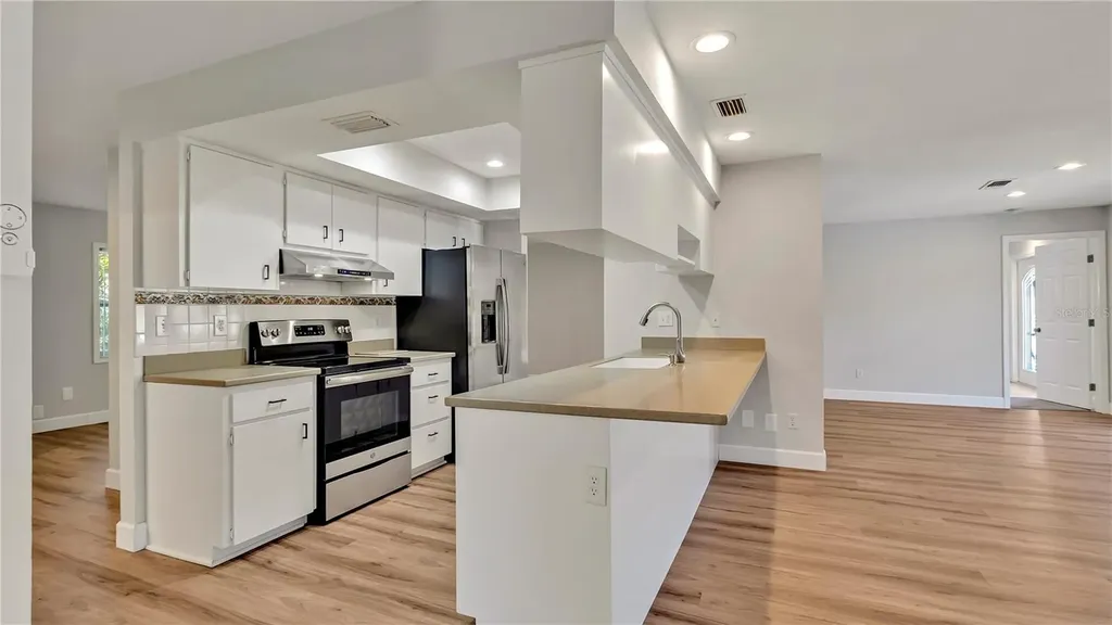 7801 17th Way N St Petersburg FL 33702