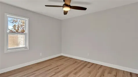7801 17th Way N St Petersburg FL 33702