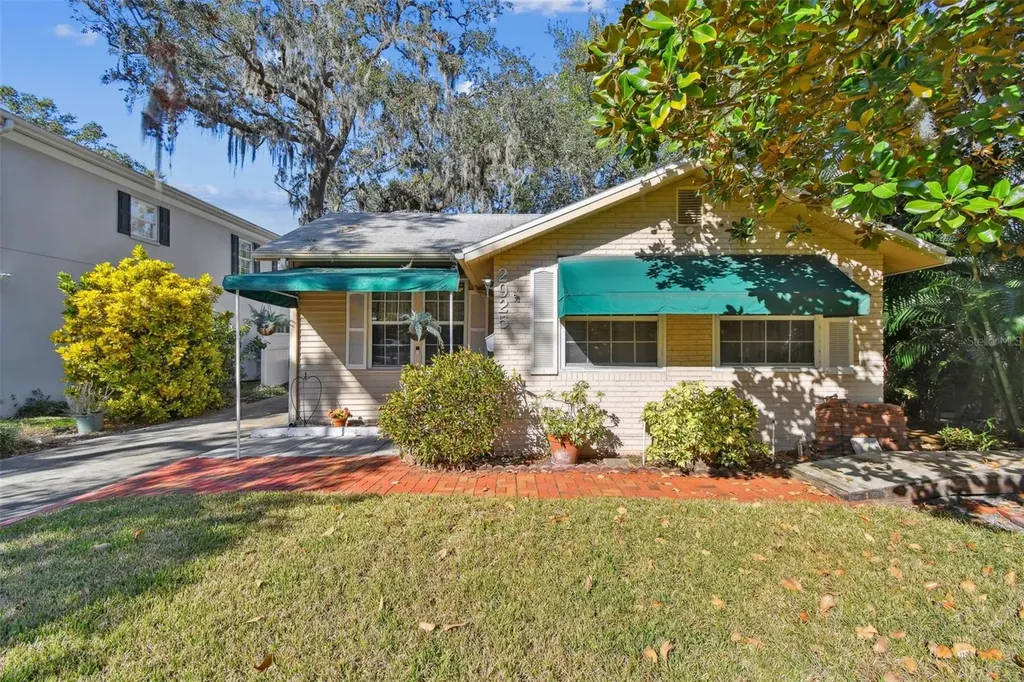 2925 W Tambay Avenue Tampa FL 33611