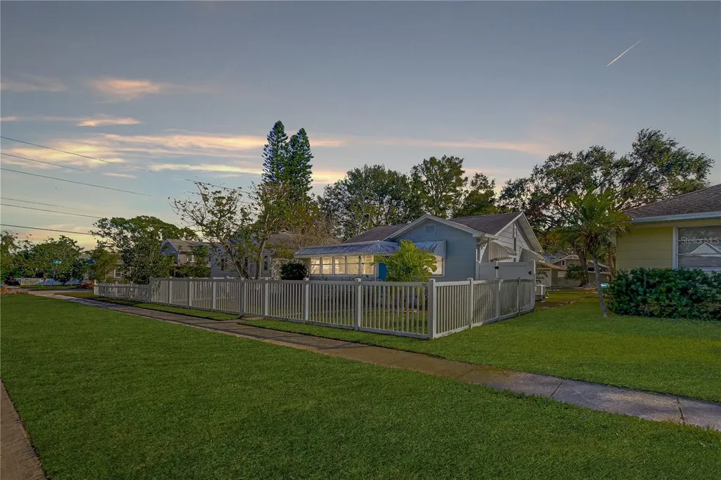 510 35th Avenue N St Petersburg FL 33704
