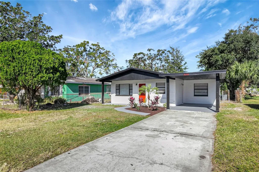 2014 E Genesee Street Tampa FL 33610