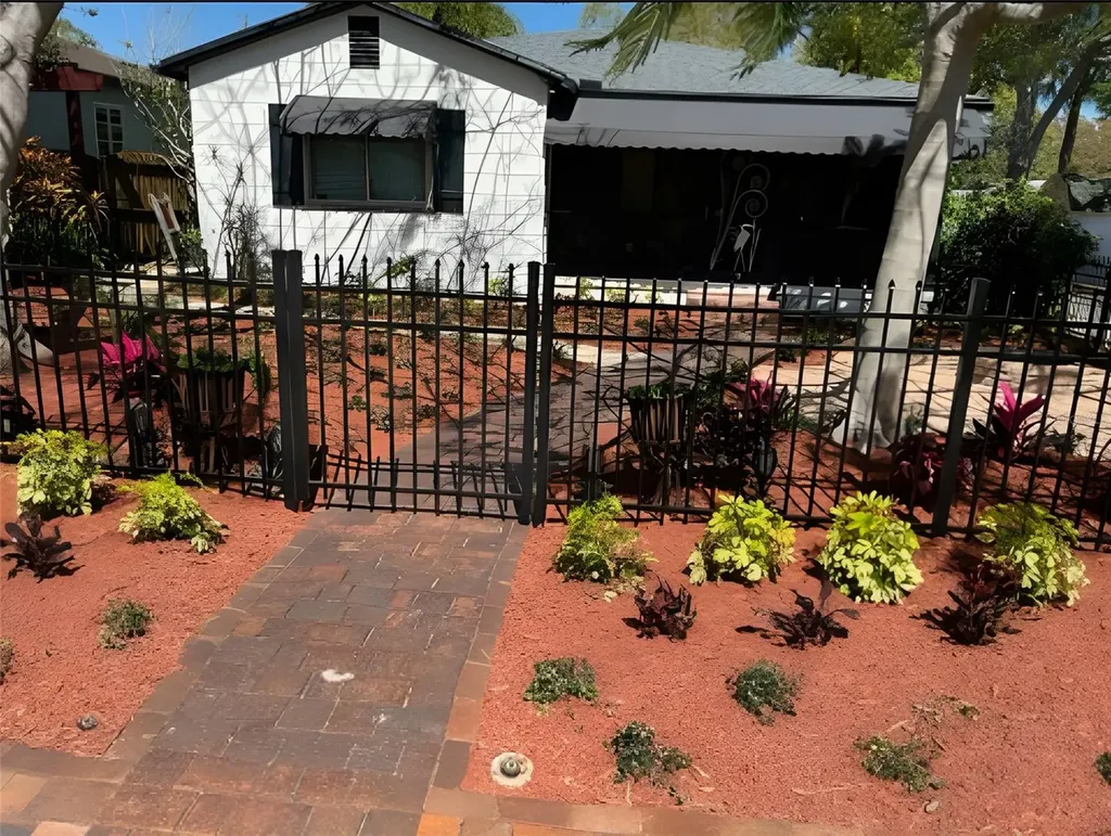 119 30th Avenue N St Petersburg FL 33704