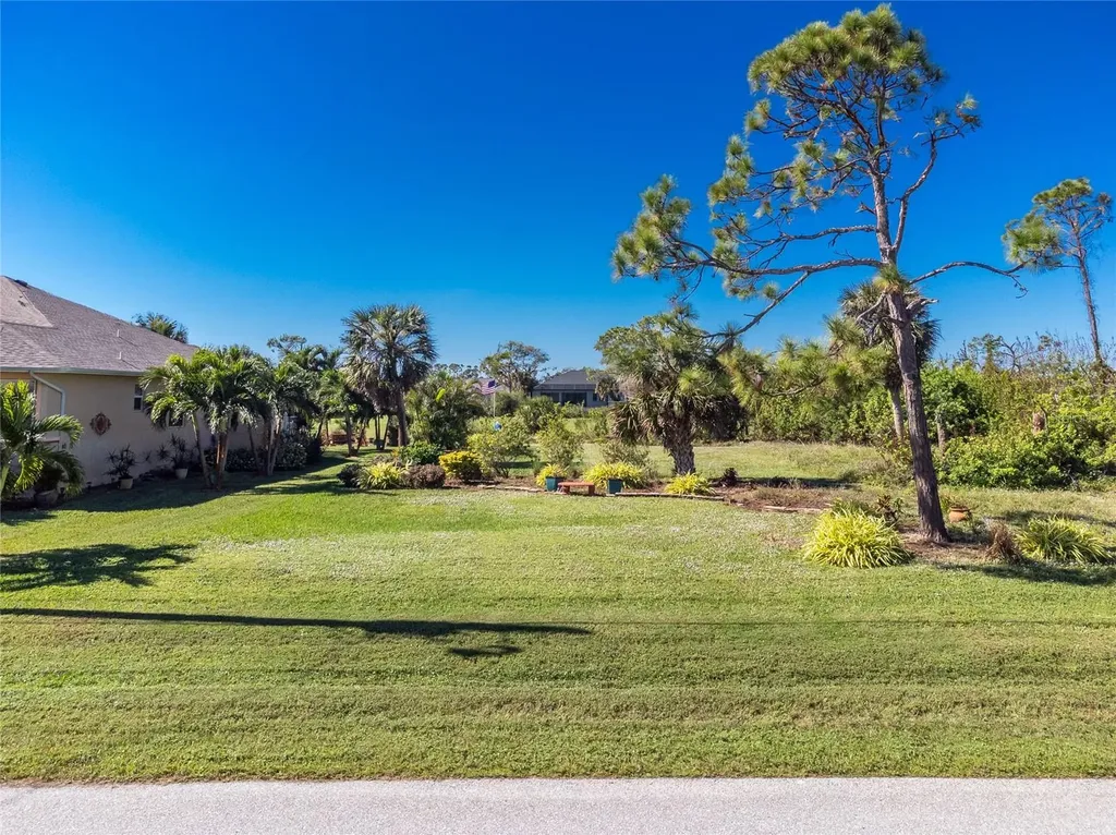 8 Pine Valley Place Rotonda West FL 33947