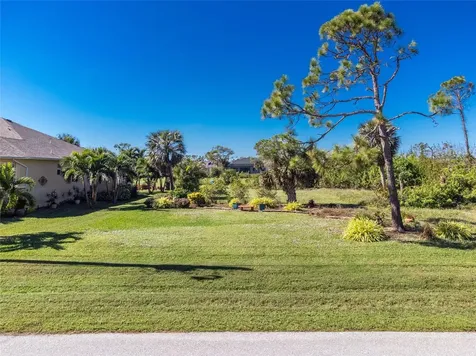 8 Pine Valley Place Rotonda West FL 33947