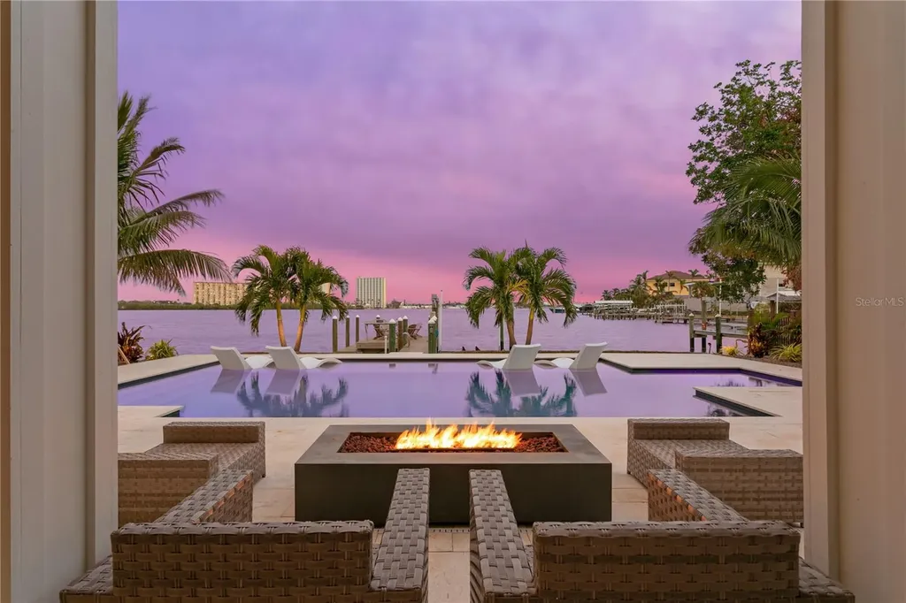 826 79th Street S St Petersburg FL 33707