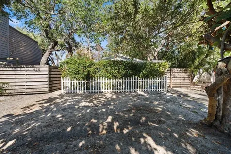 675 Avenida Del Norte Sarasota FL 34242