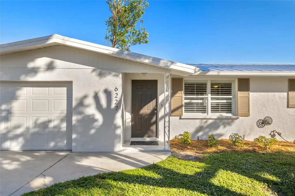6227 Pauline Avenue Sarasota FL 34231