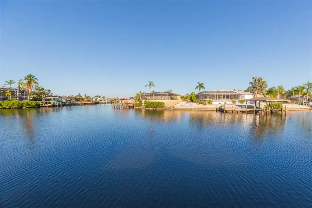937 Bunker View Drive Apollo Beach FL 33572