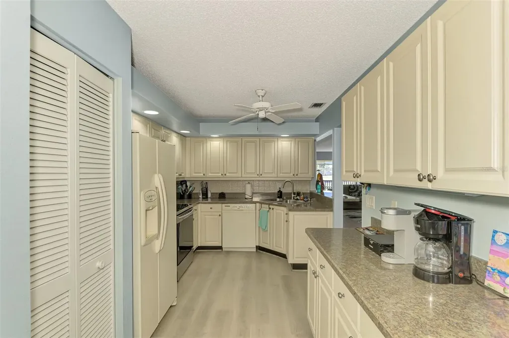 5761 Avista Drive Sarasota FL 34243