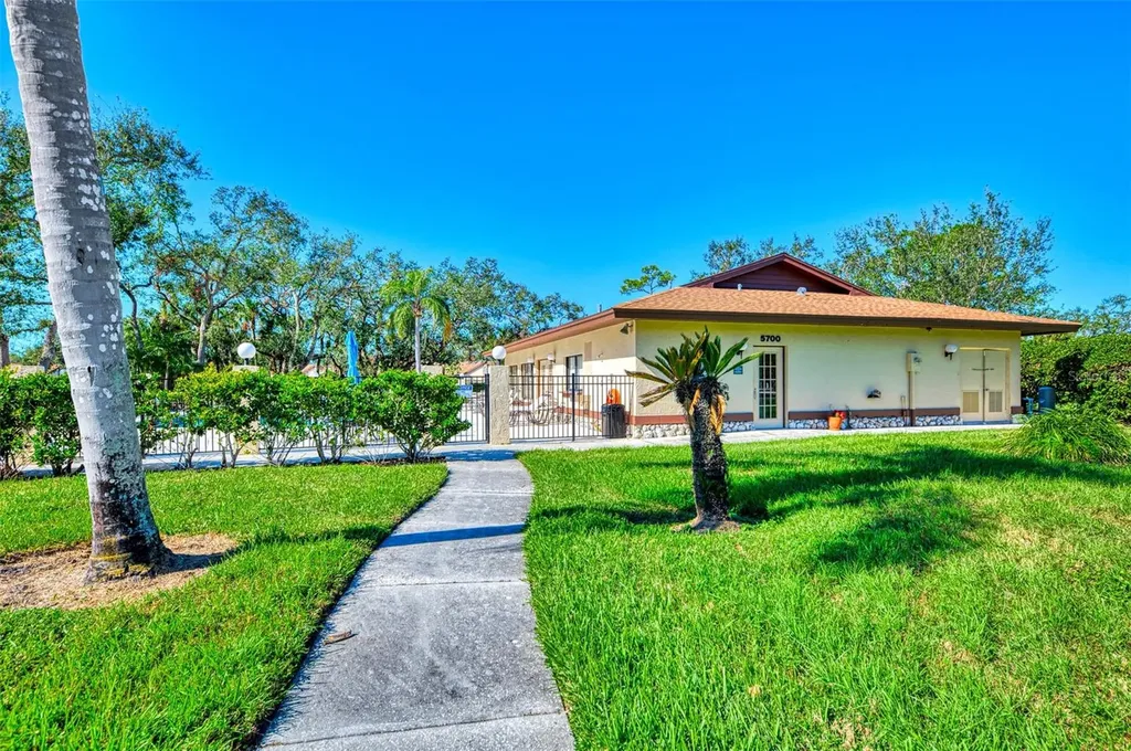 5761 Avista Drive Sarasota FL 34243