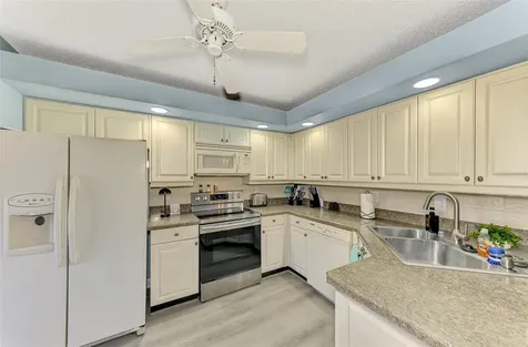 5761 Avista Drive Sarasota FL 34243