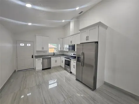 5802 Mohr Loop Tampa FL 33615