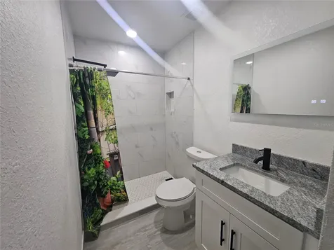 5802 Mohr Loop Tampa FL 33615