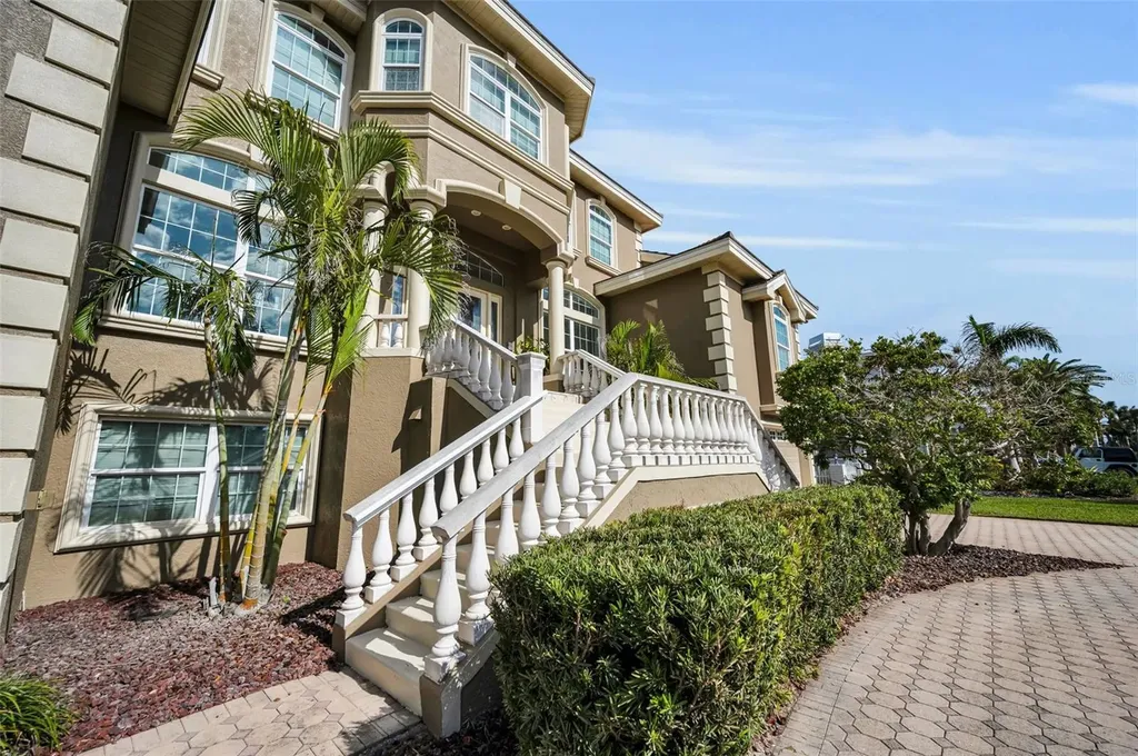 119 8th Street E Tierra Verde FL 33715