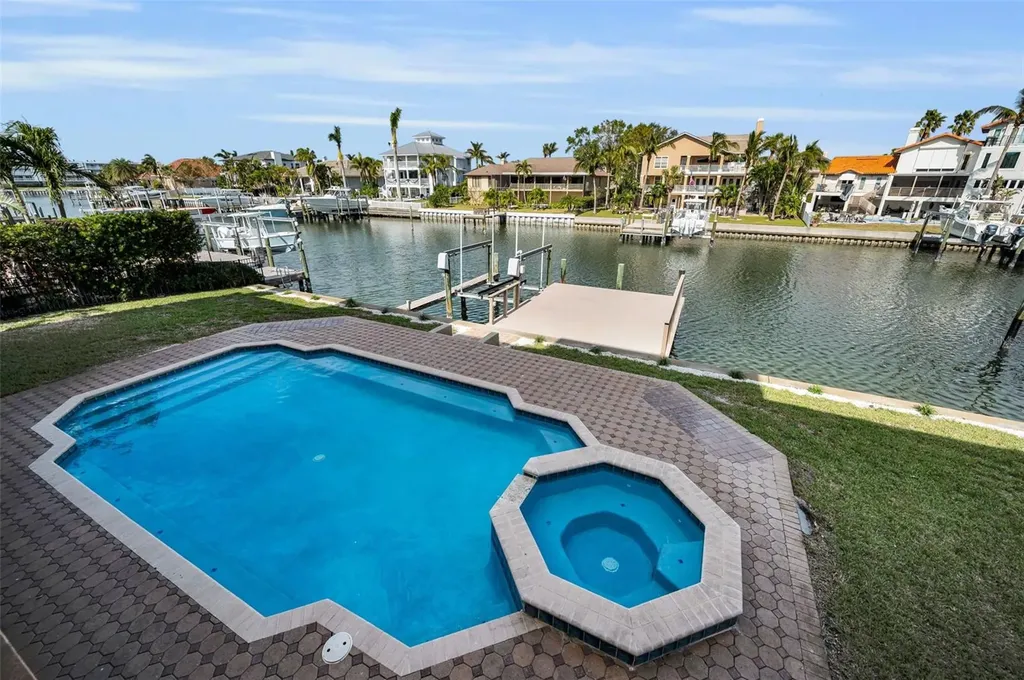 119 8th Street E Tierra Verde FL 33715