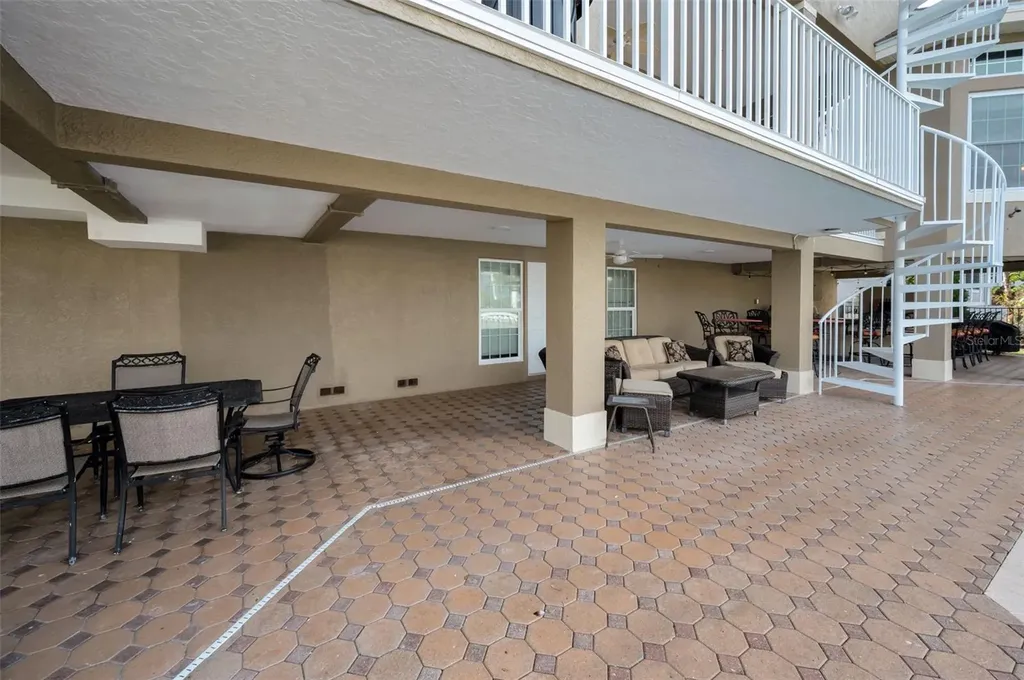 119 8th Street E Tierra Verde FL 33715
