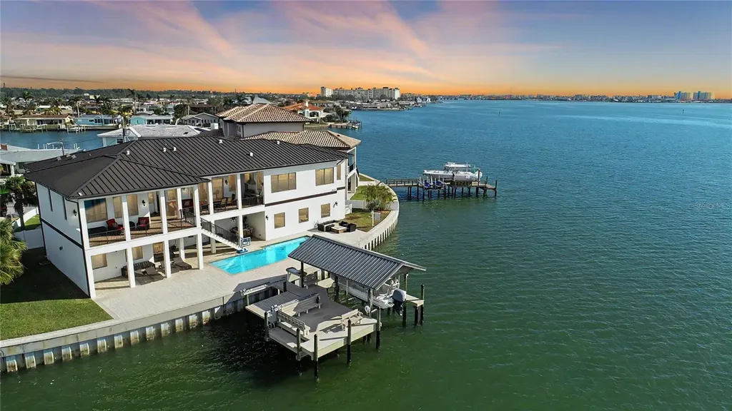 5418 Oakhurst Drive Seminole FL 33772