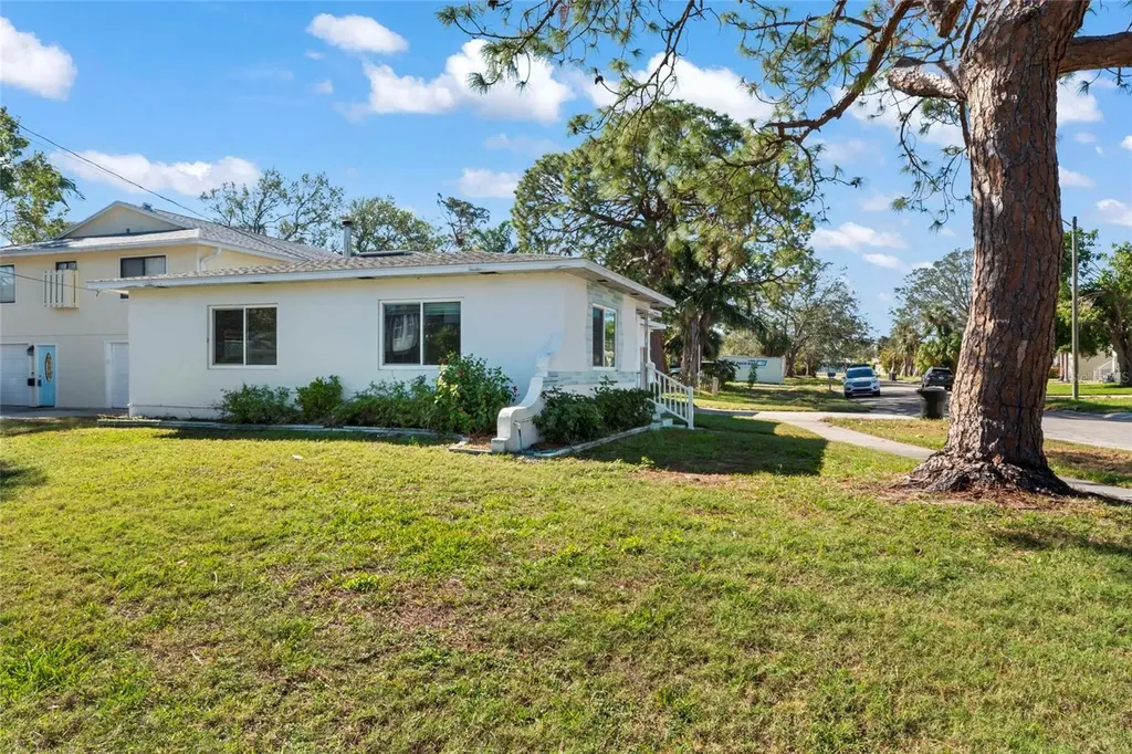 4666 Helena Street NE St Petersburg FL 33703