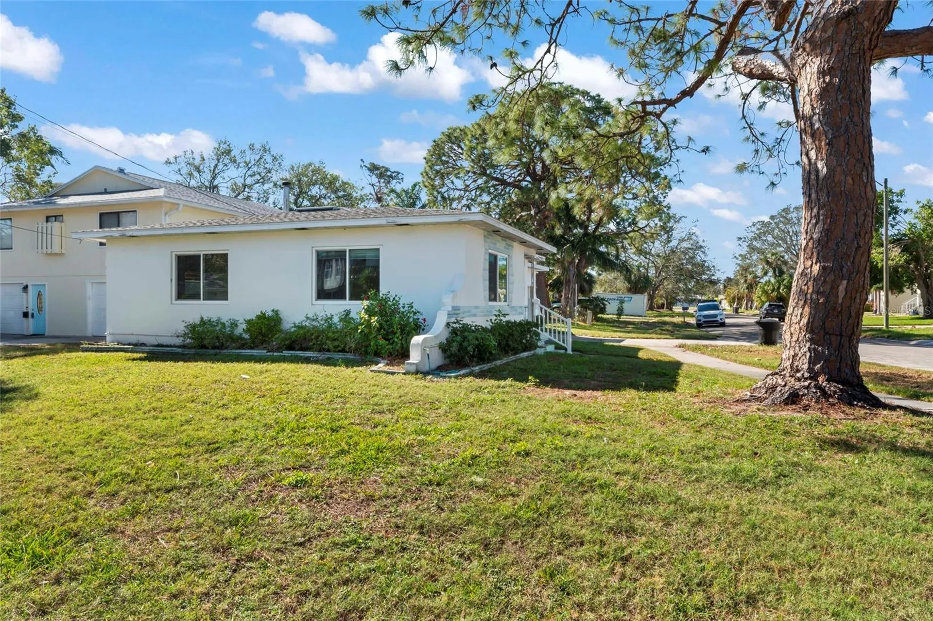 4666 Helena Street NE St Petersburg FL 33703