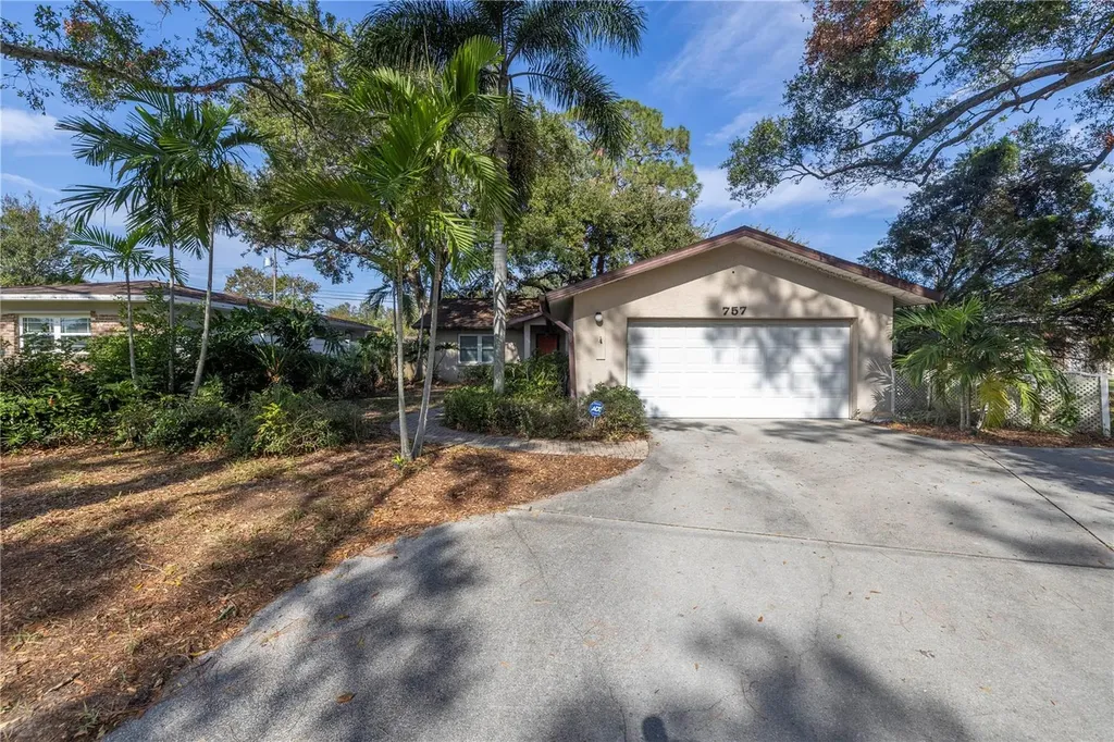 757 50th Avenue N St Petersburg FL 33703