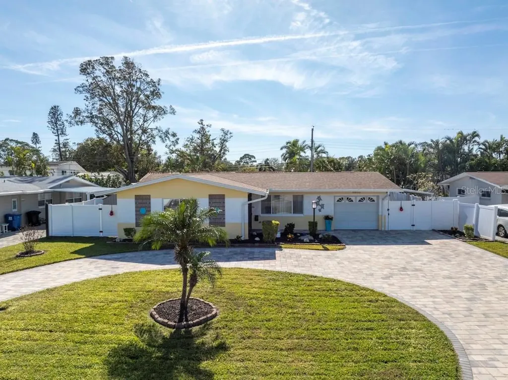 6652 11th Avenue N St Petersburg FL 33710