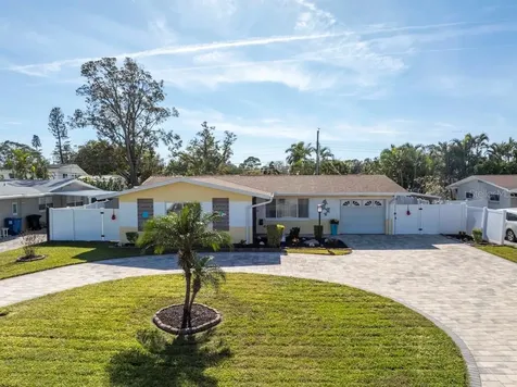 6652 11th Avenue N St Petersburg FL 33710