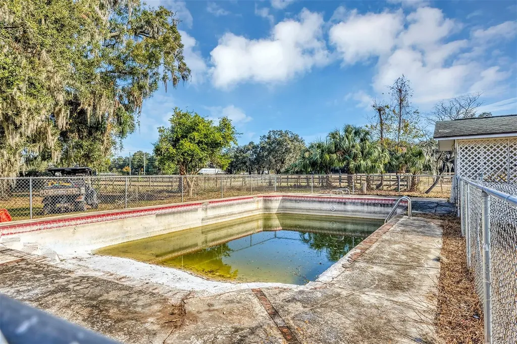 208 NE 70th Street Ocala FL 34479