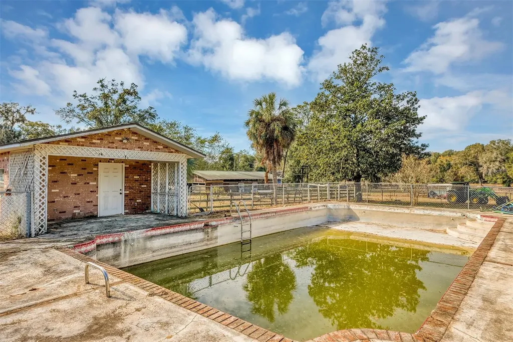 208 NE 70th Street Ocala FL 34479
