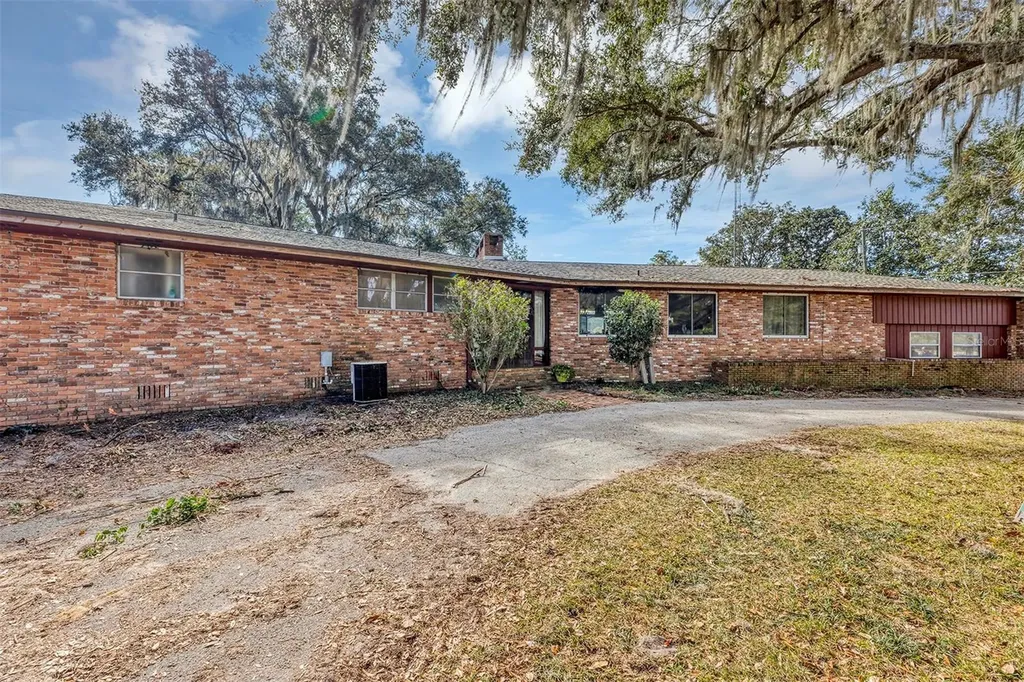 208 NE 70th Street Ocala FL 34479