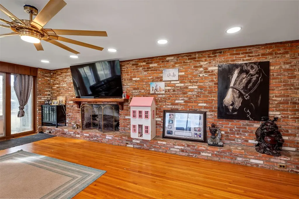 208 NE 70th Street Ocala FL 34479