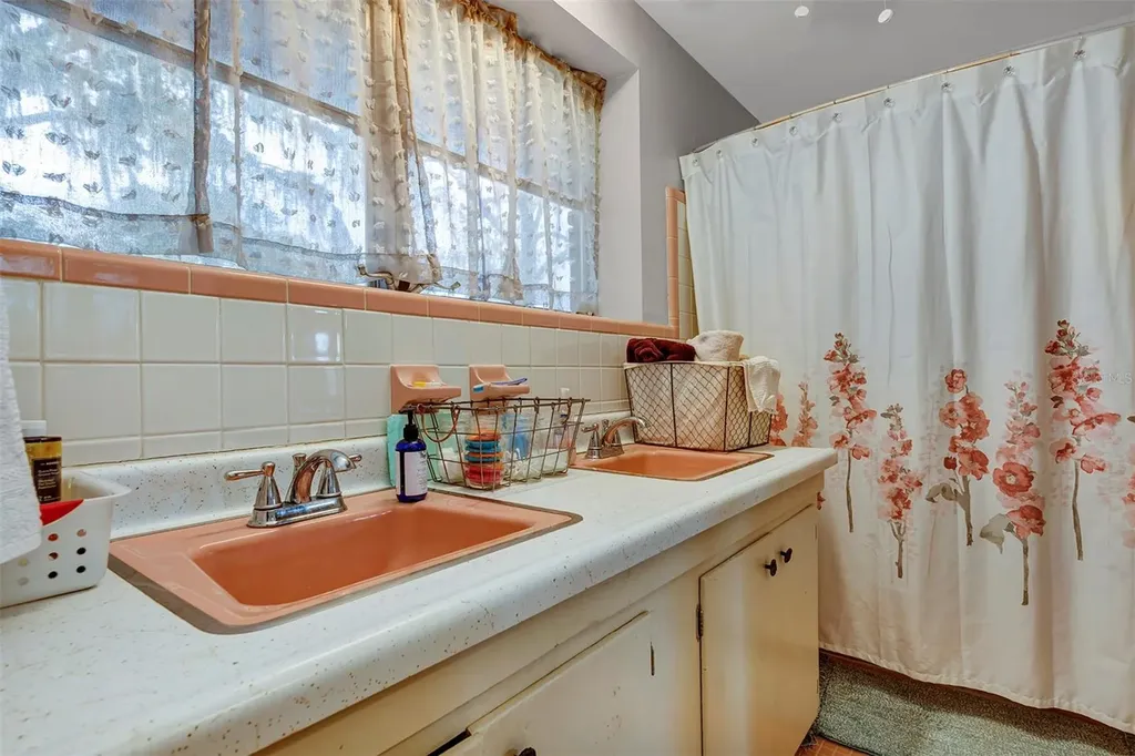 208 NE 70th Street Ocala FL 34479