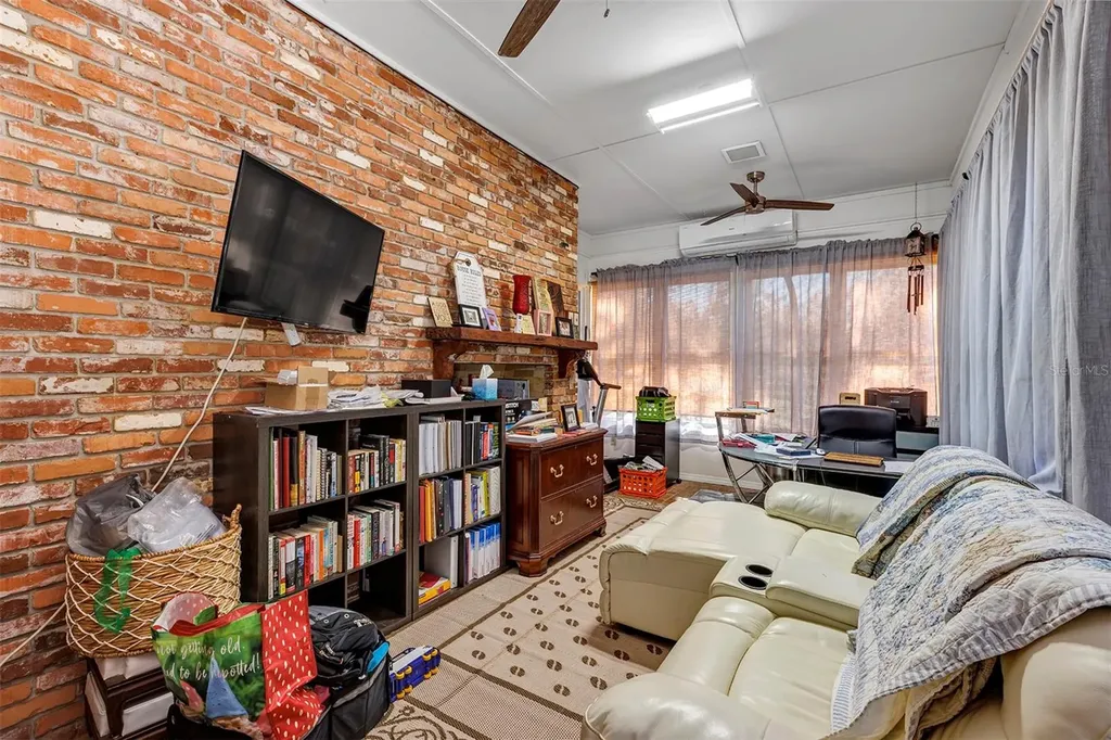 208 NE 70th Street Ocala FL 34479