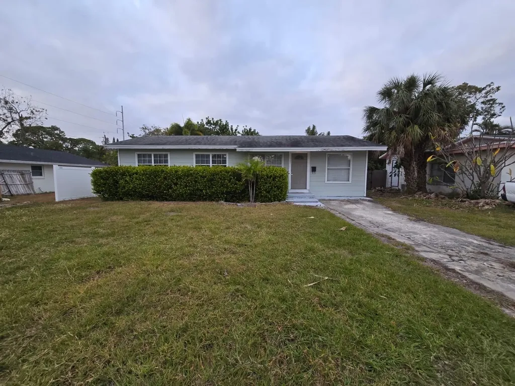 121 Pershing Street NE St Petersburg FL 33702