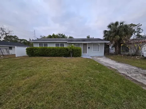 121 Pershing Street NE St Petersburg FL 33702