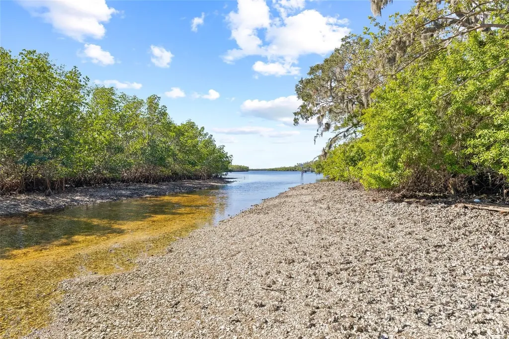 2312 W Shell Point Road Ruskin FL 33570