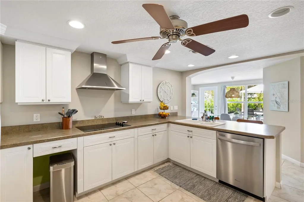 2365 Bay Street Sarasota FL 34237
