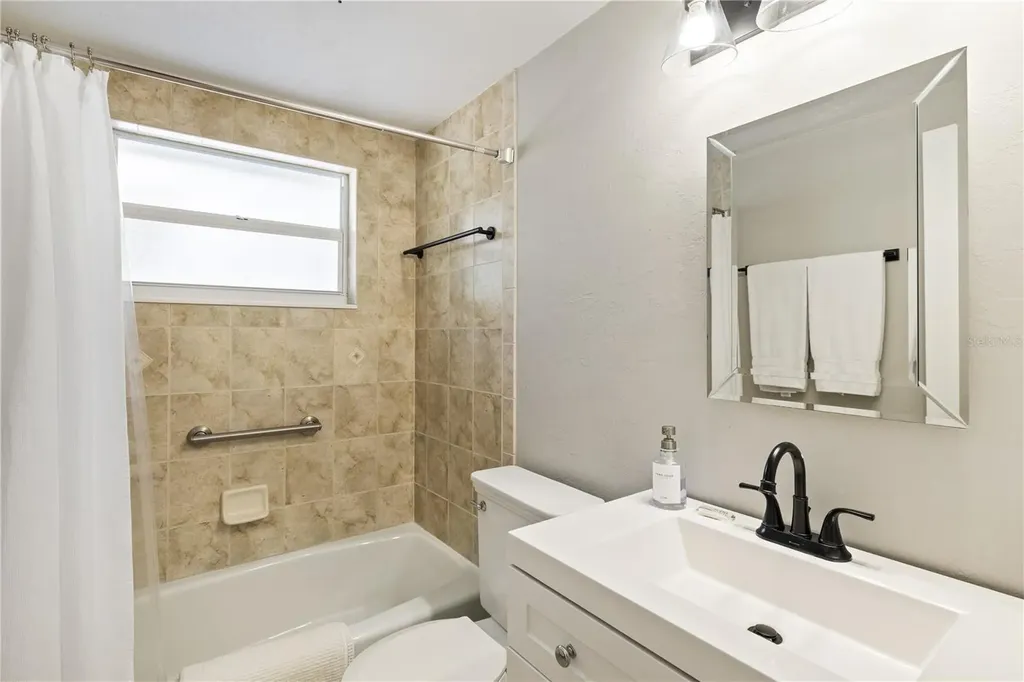 2365 Bay Street Sarasota FL 34237